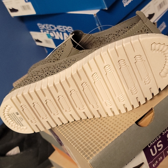 Jambu JSport Ladies' Floral Laser Cut Pattern Slip On Shoes charcoal - Picture 4 of 4